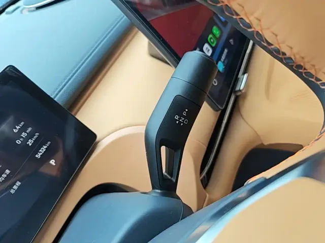 Geely Galaxy Starship 7 EM-i — Фото автомобиля 13