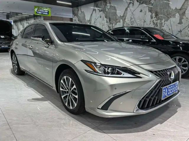 Lexus ES — Фото автомобиля 5