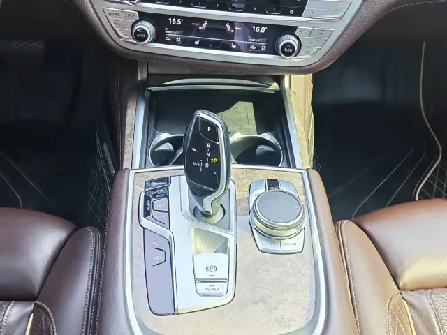 BMW 7 Series — Фото автомобиля 16