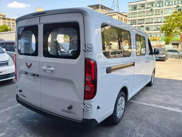 Wuling Yangguang L — Фото автомобиля 6