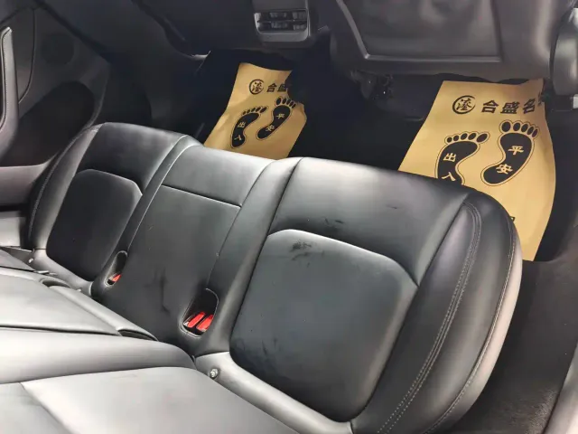 Tesla Model Y — Фото автомобиля 18