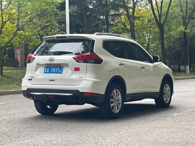 Nissan X-Trail — Фото автомобиля 5