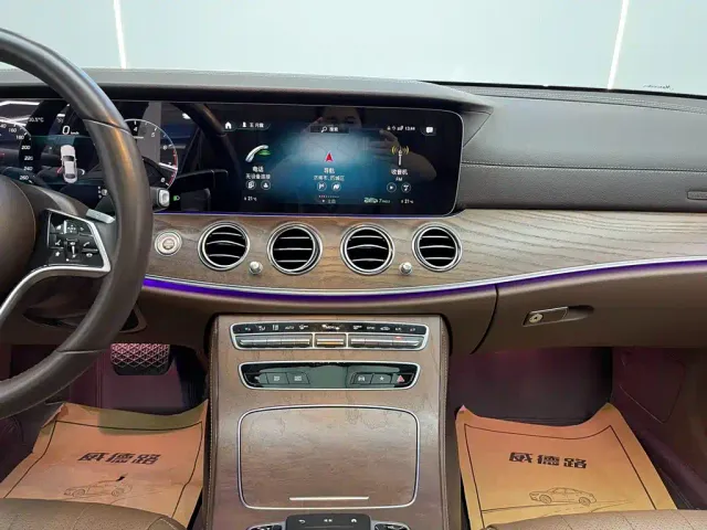 Mercedes-Benz E-Class — Фото автомобиля 23