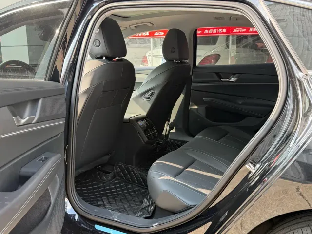 Volkswagen Passat — Фото автомобиля 9