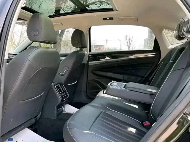 Volkswagen Passat — Фото автомобиля 7