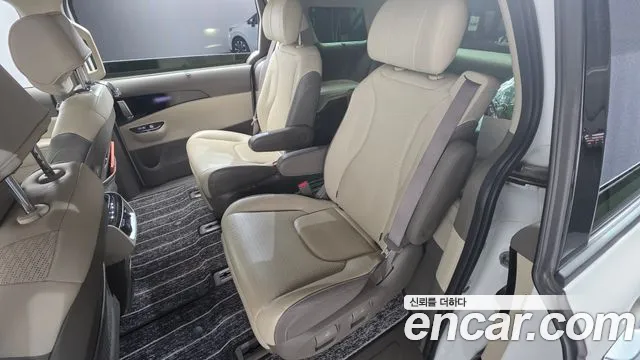 Kia Carnival Generation 4 — Фото автомобиля 17