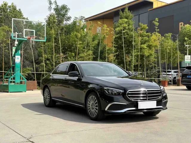 Mercedes-Benz E-Class — Фото автомобиля 3