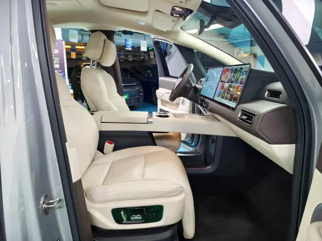 Li Auto MEGA — Фото автомобиля 7