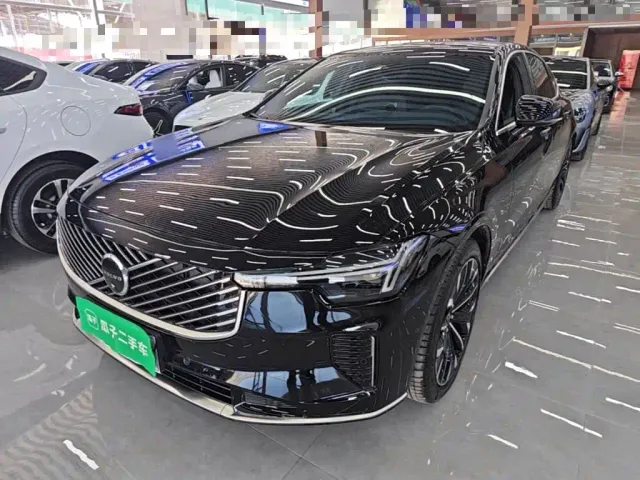 Фотография автомобиля — Volvo S90