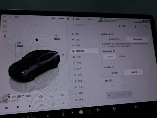 Tesla Model Y — Фото автомобиля 14