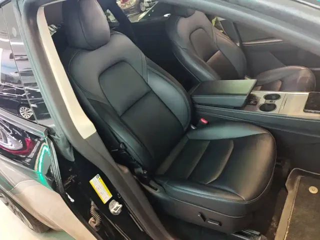 Tesla Model Y — Фото автомобиля 24
