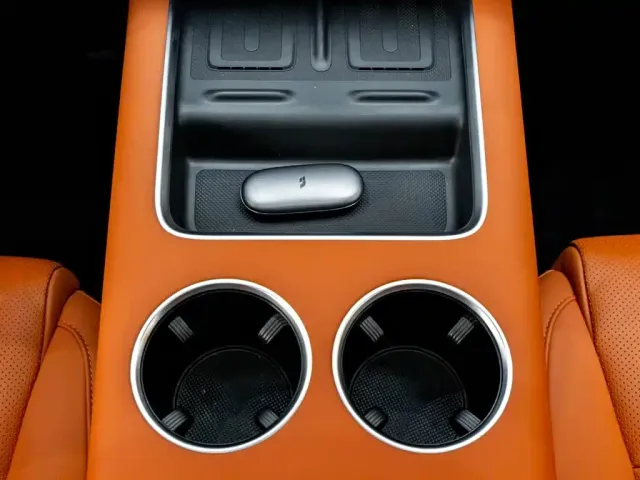 Li Auto L8 — Фото автомобиля 24