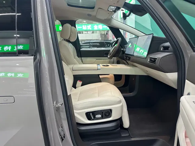 Li Auto MEGA — Фото автомобиля 17