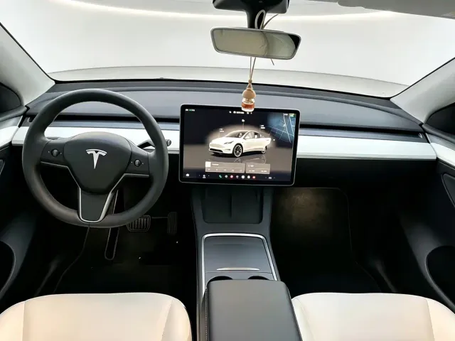 Tesla Model Y — Фото автомобиля 5
