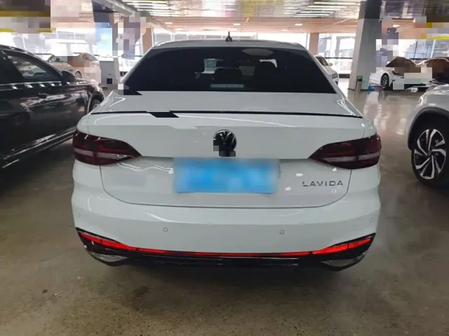 Volkswagen Lavida — Фото автомобиля 5