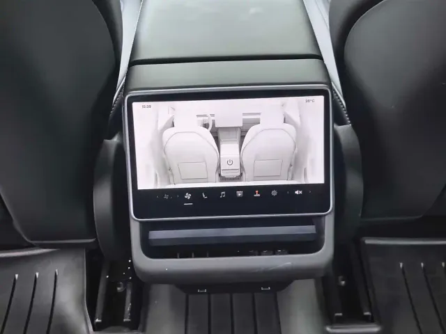 Tesla Model 3 — Фото автомобиля 15