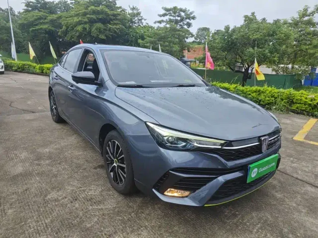 Roewe i5 — Фото автомобиля 3