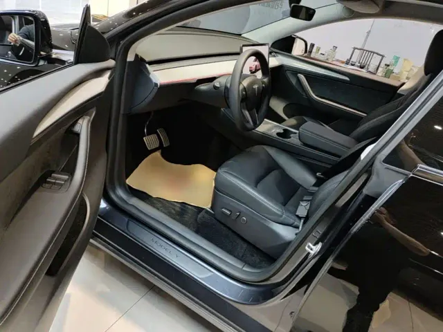 Tesla Model Y — Фото автомобиля 15
