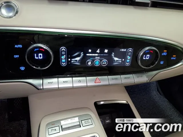 Genesis GV70 — Фото автомобиля 15
