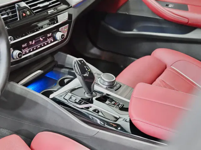 BMW 5 Series — Фото автомобиля 16