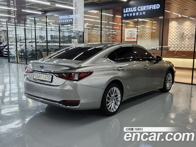 Lexus ES Generation 7 — Фото автомобиля 2