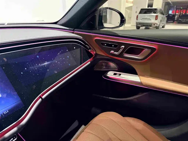 Mercedes-Benz E-Class — Фото автомобиля 27