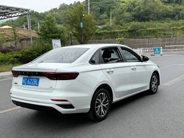Geely Emgrand — Фото автомобиля 5