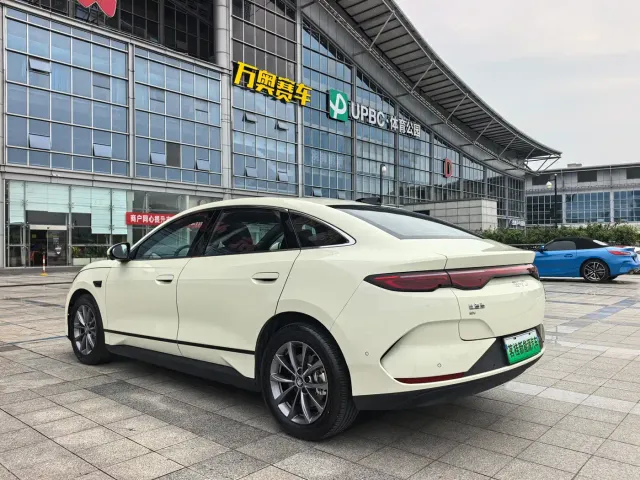 BYD Qin L — Фото автомобиля 13