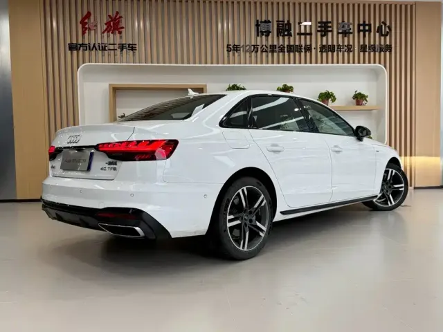 Audi A4L — Фото автомобиля 3