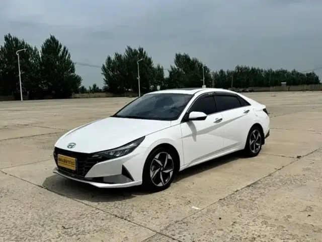 Hyundai Elantra 2022 1.5L CVT LUX Premium Edition — Фото автомобиля 2