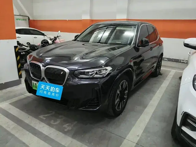 Фотография автомобиля — BMW iX3