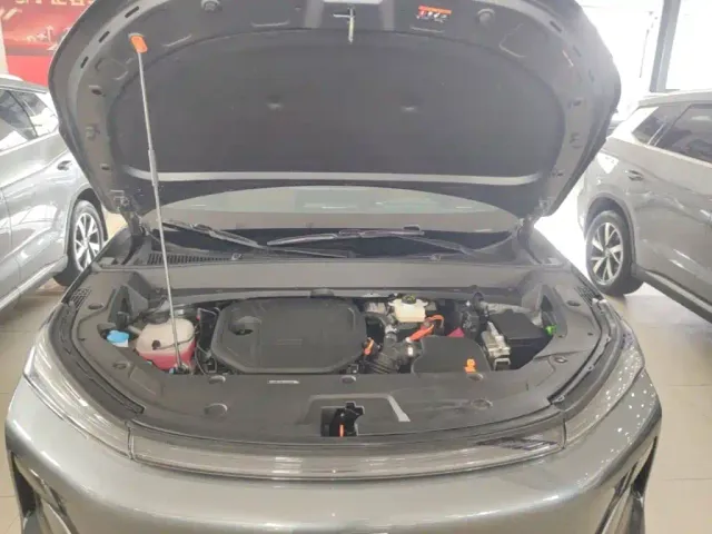 Geely Galaxy Starship 7 EM-i — Фото автомобиля 19
