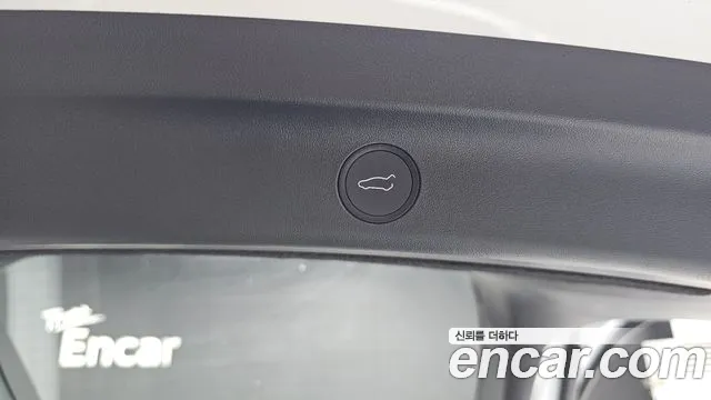 Tesla Model Y — Фото автомобиля 26