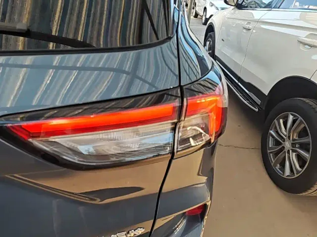 Ford Escape — Фото автомобиля 7