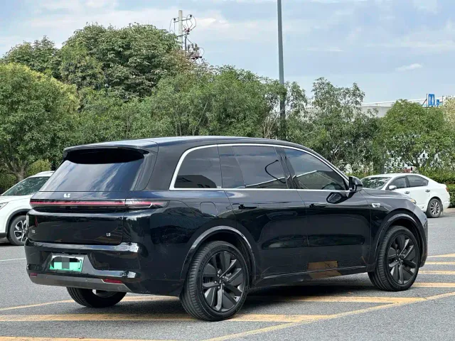 Li Auto L8 — Фото автомобиля 8
