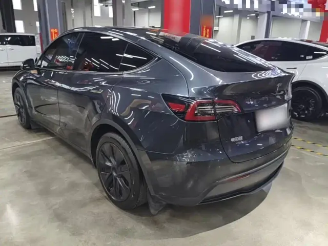 Tesla Model Y — Фото автомобиля 4