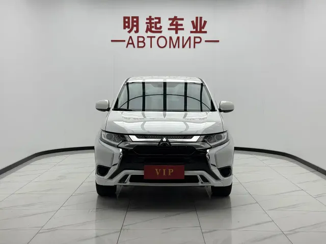 Mitsubishi Outlander — Фото автомобиля 2