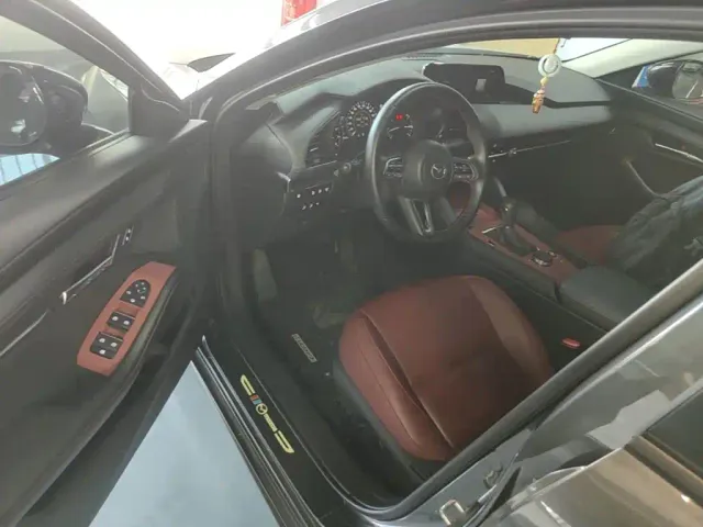 Mazda Axela — Фото автомобиля 15