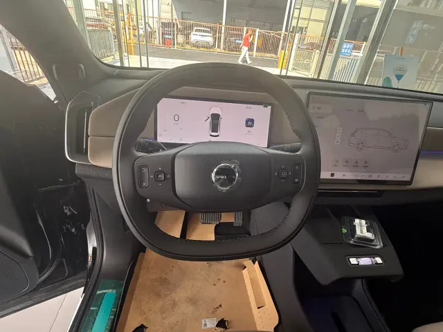 Volvo XC70 Plug-in Hybrid — Фото автомобиля 14