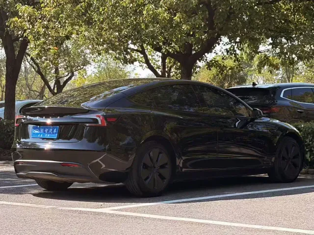Tesla Model 3 — Фото автомобиля 5