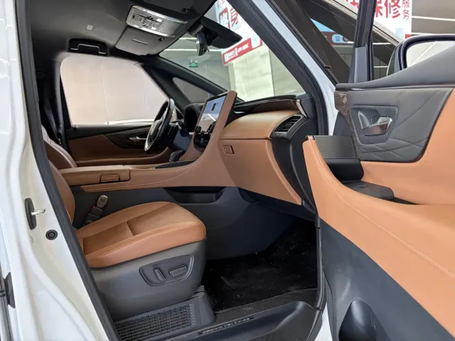 Toyota Vellfire — Фото автомобиля 25