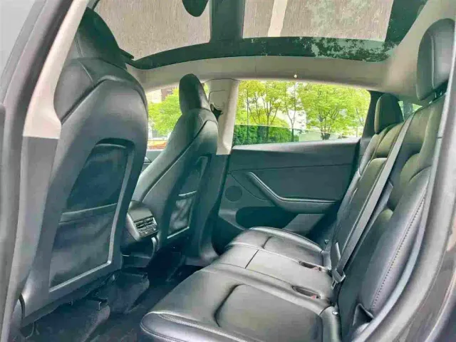 Tesla Model Y — Фото автомобиля 6