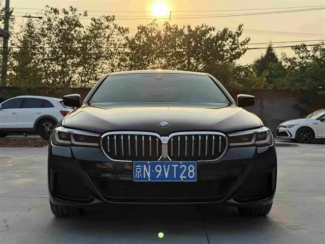 BMW 5 Series — Фото автомобиля 3