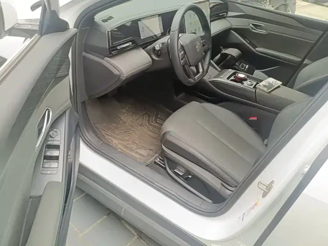 BYD Qin L — Фото автомобиля 15