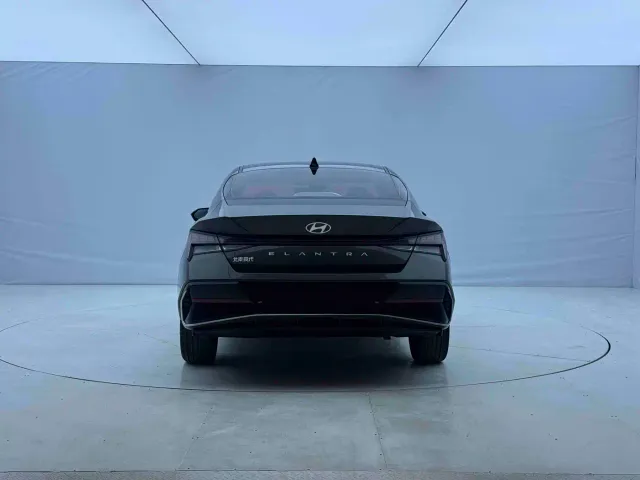Hyundai Elantra — Фото автомобиля 5