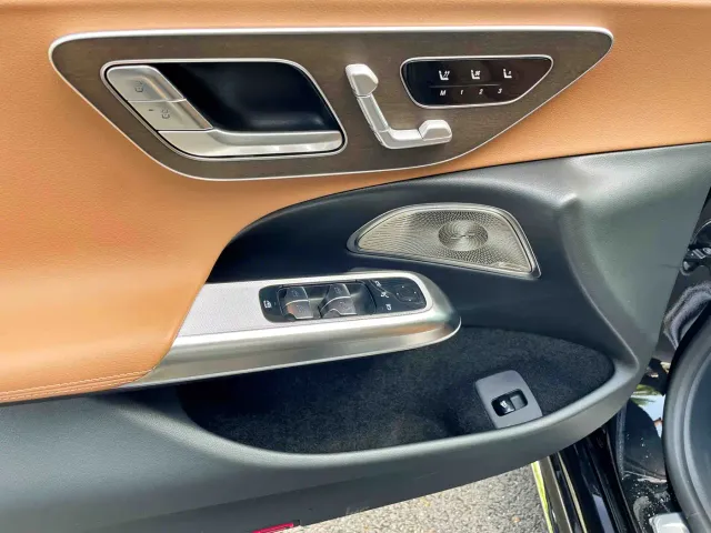 Mercedes-Benz E-Class — Фото автомобиля 12