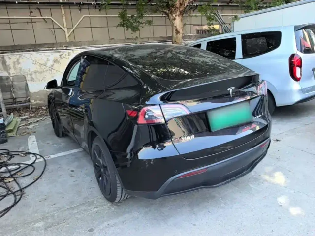 Tesla Model Y — Фото автомобиля 4