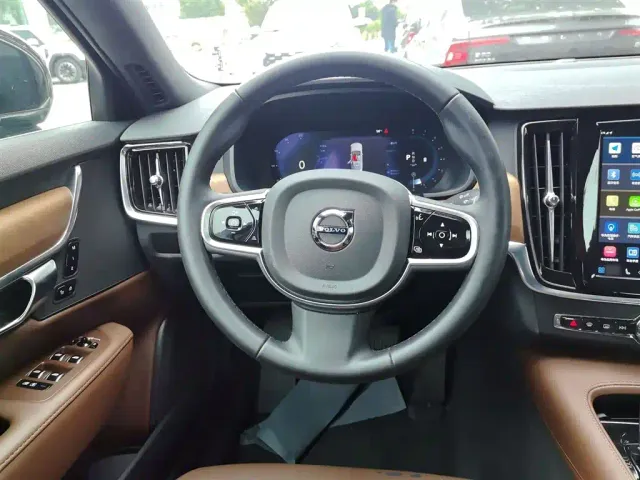 Volvo S90 — Фото автомобиля 6