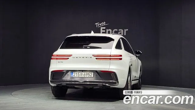 Genesis GV70 2.5T Бензин 2WD — Фото автомобиля 4