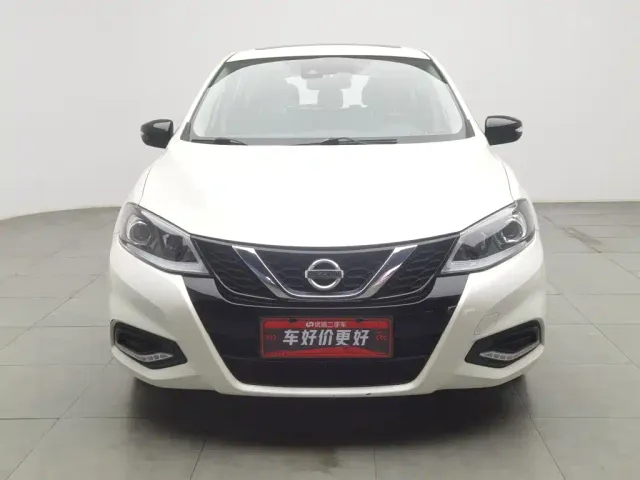 Nissan Tiida — Фото автомобиля 3